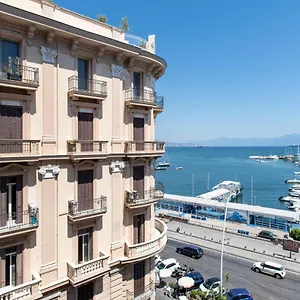 https://lux-caracciolo.hotels-amalfi.com